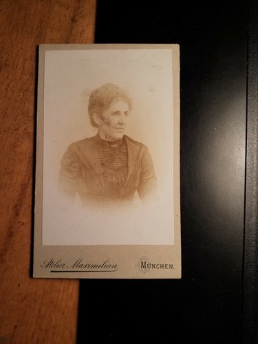 Frau portrait cdv atelier - portrait,